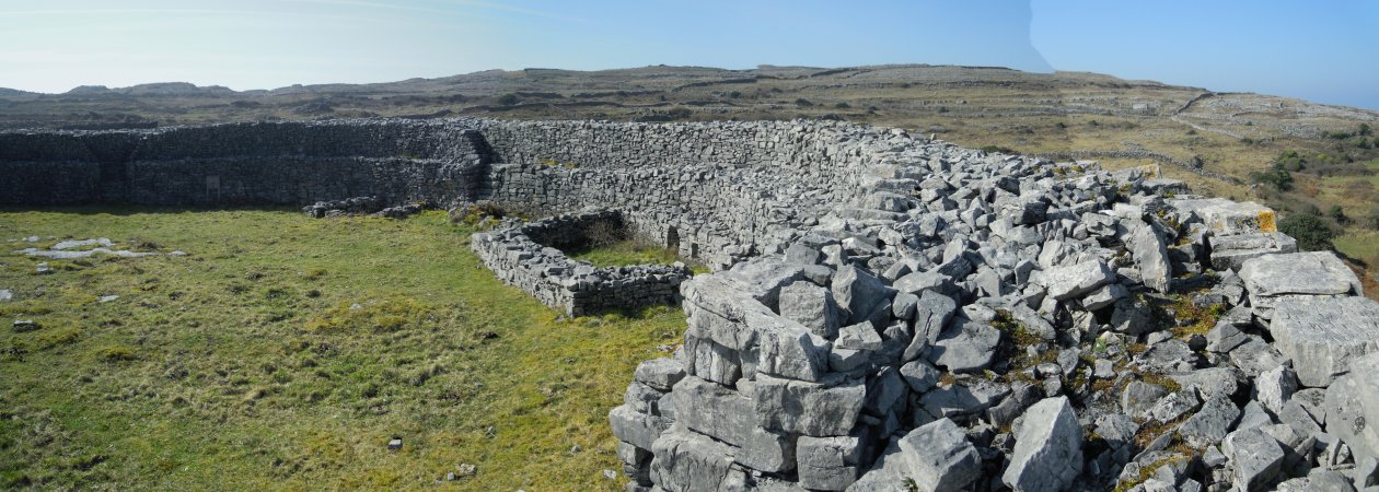 The interior and wall of Dún Eoghanacht.