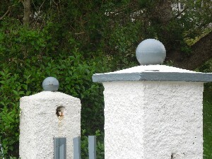 rainn Mhir - old buoys used as pillar ornaments